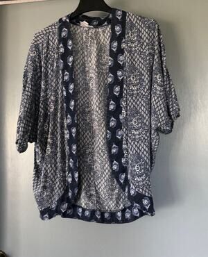 Tanzara Top Size Small Open Front short Sleeve Blue Paisley